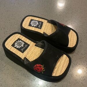 Girl’s sandals with Ladybug Design
